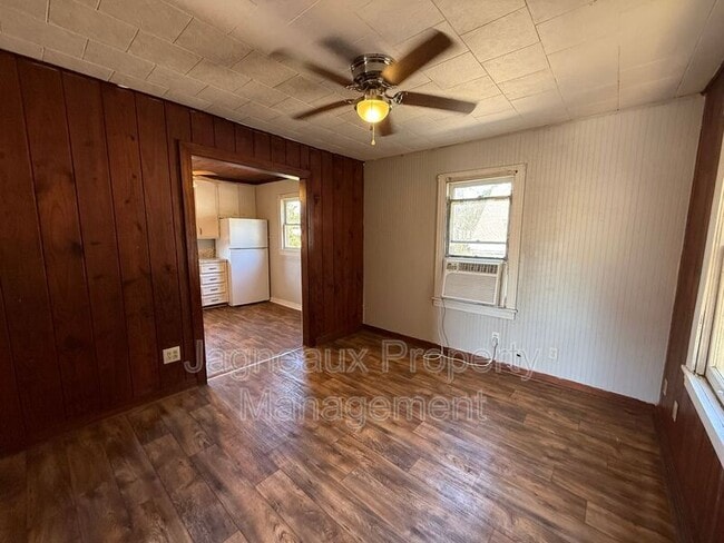 Photo - 417 W Logan St