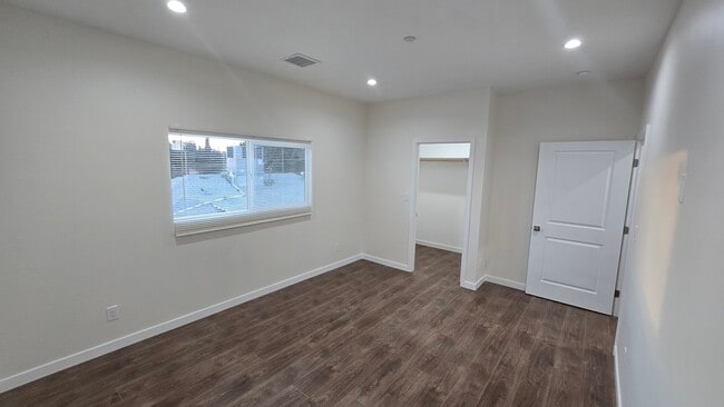 Photo - 6722 Simpson Ave