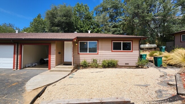 Building Photo - 2879 Acacia Way Unit 2