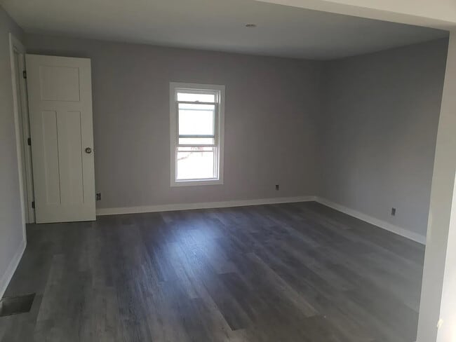 Building Photo - 308 Como Ave Unit 2