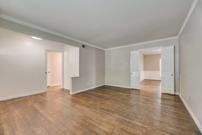 Gorgeous 2 Bed, 2 Bath Lochwood Home!