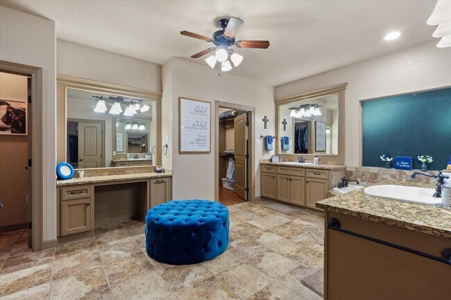 Photo - 785 Lake Forest