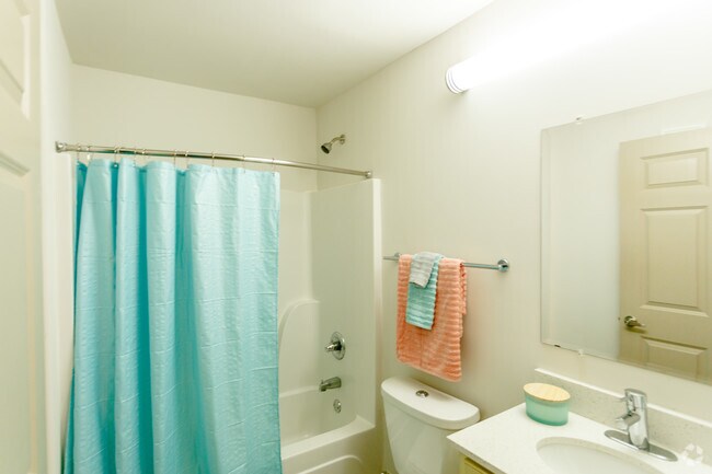 4BR, 4BA - 1100 SF
