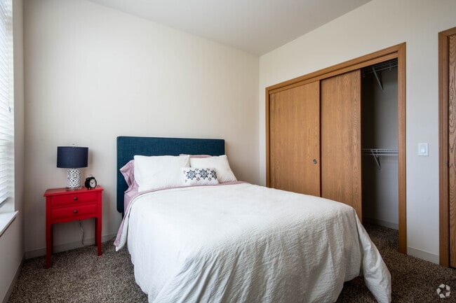 1BR, 1BA - 718SF - Novation Senior