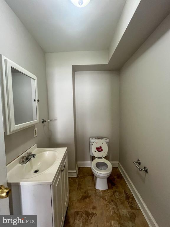 Photo - 208 Maple Ave