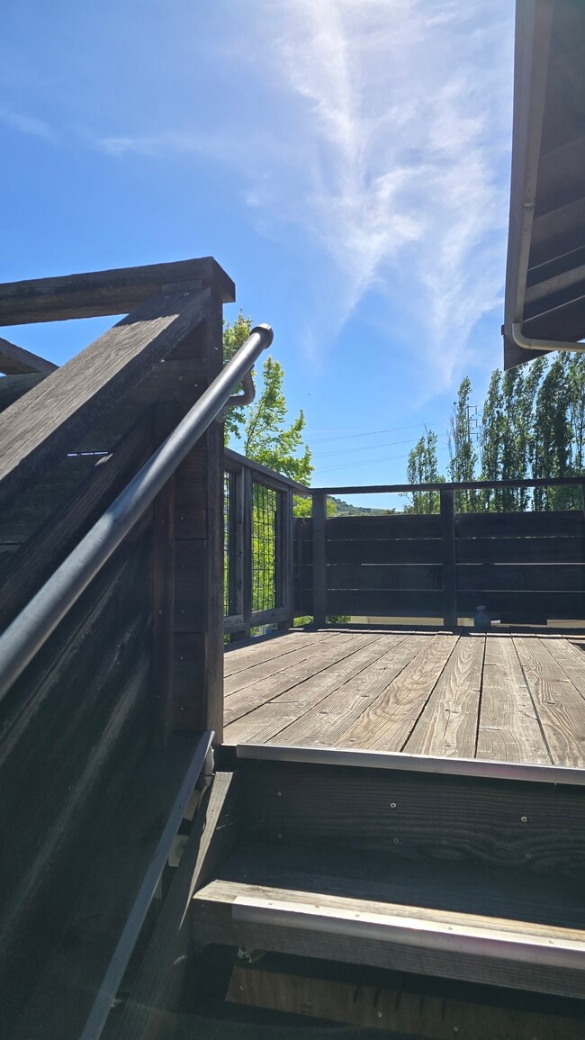 Front door deck - 5913 Amend Rd Unit Studio