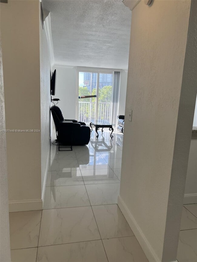 Photo - 16950 W Dixie Hwy Apartamento Unidad 436