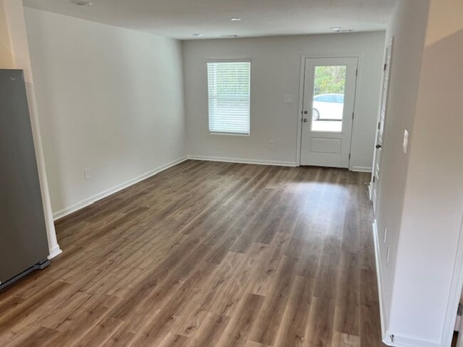 Photo - 964 Waterford Ln