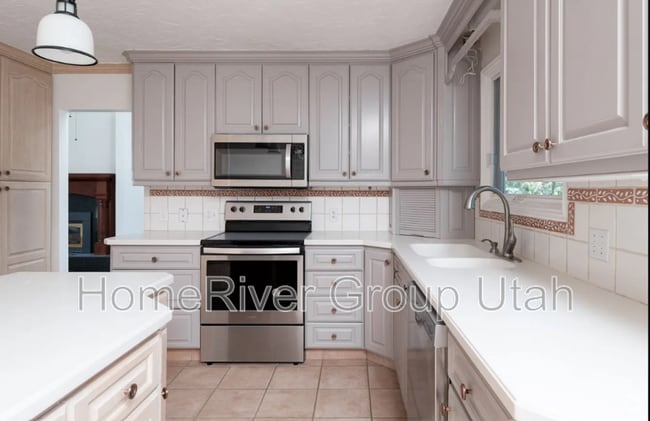 Building Photo - 2699 Grandview Dr Rental