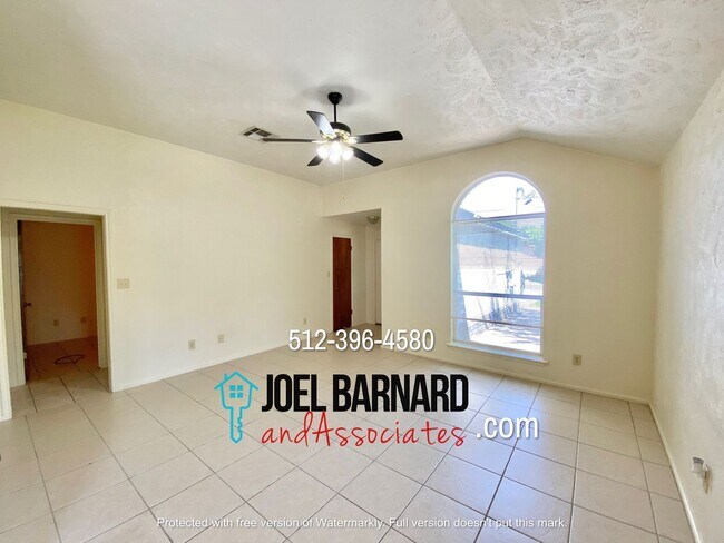 Photo - Available January 10: 3 Bedroom, 2 Bath St...