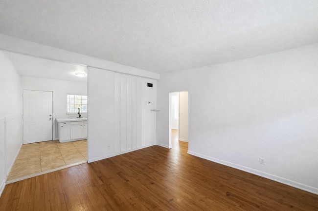 Photo - 2648 Dellwood Ave Unit 2