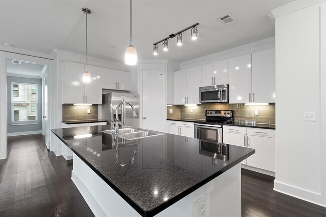 Building Photo - 3300 Towers Blvd Unit 958