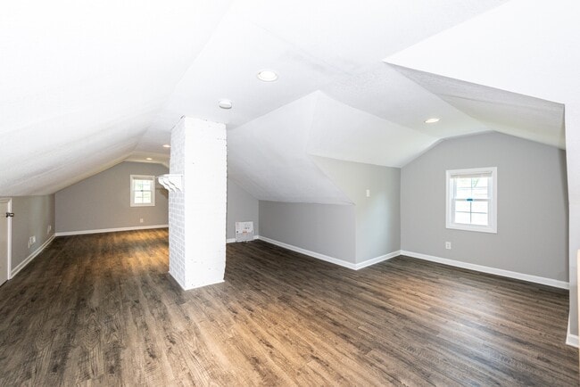 Photo - 2208 Sanderson Rd