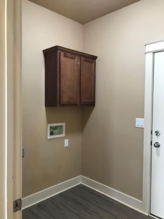 Photo - 1079 N College Rd W