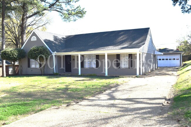 Photo - 5245 Braidwood Cove