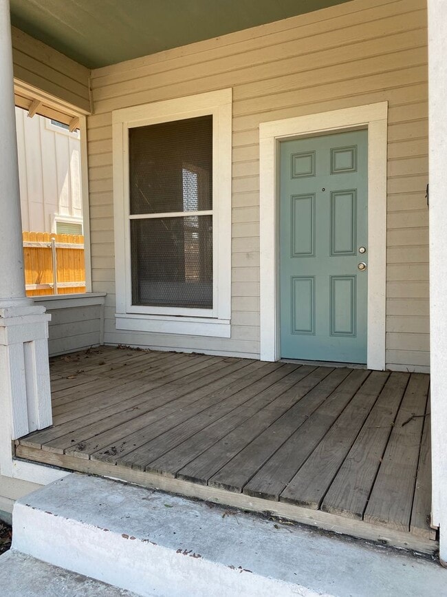 Photo - Charming 3/1 House Walking Distance to Cam...