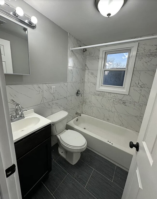 370-374 13th Ave 3 - 272 S 9th St Apartments Unit 3