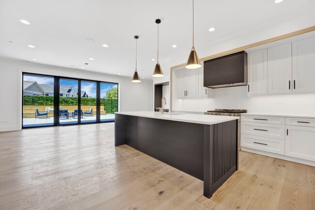 Photo - 4918 N Lincoln Ave Unit 2W