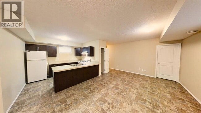 Photo - 11207-11298 98 St