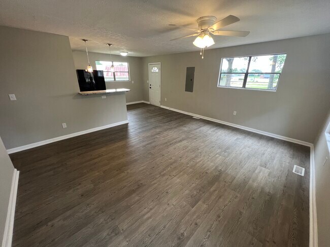 Photo - 724 Lanford Rd