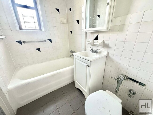 Photo - 66 STREET Unit 1