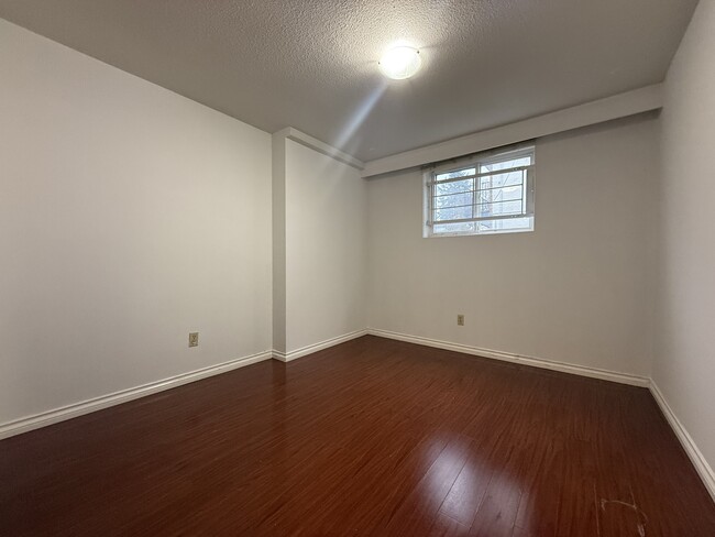 Photo - 1086 W 10th Ave Unité 14