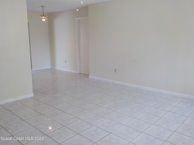 Photo - 636 Hampton Dr NE