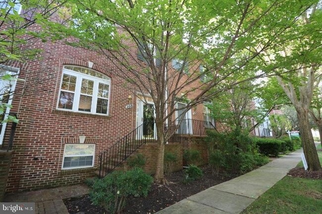 Building Photo - 308 Garden View Square
