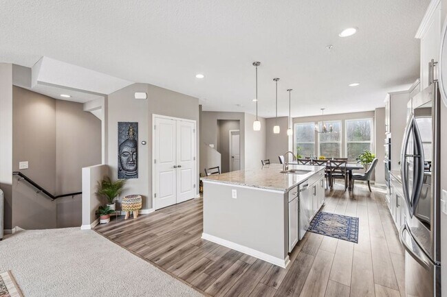 Photo - Spacious 3bed 3bath Townhome in Chaska!