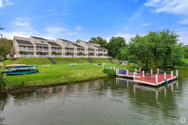Building Photo - 1818 S Lakeshore Blvd Unit 31 Rental