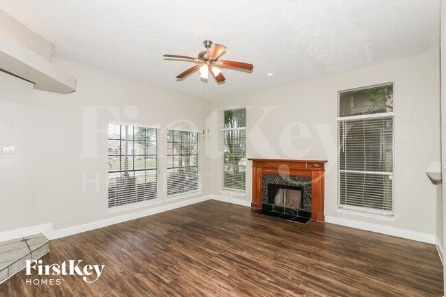 Photo - 2106 Hazyknoll Ln