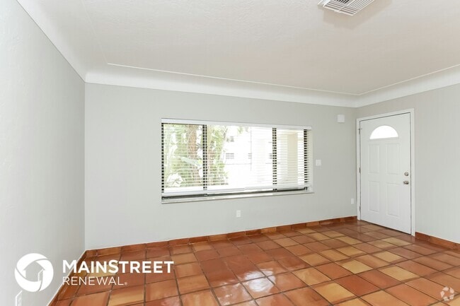 Building Photo - 2035 Goldenrod St Rental