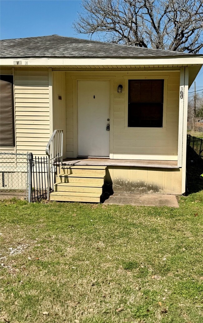 Photo - 300 Avenue C