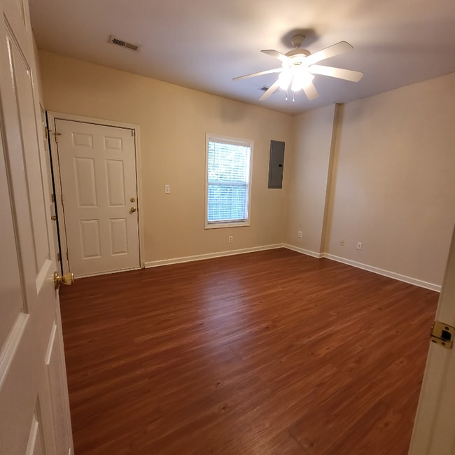 Photo - 1115 Oatlands Park