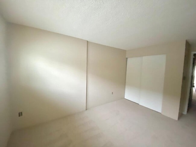 Photo - 15210 Macadam Rd S