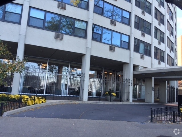 Building Photo - 1150 N Lake Shore Dr Unit 20K Rental