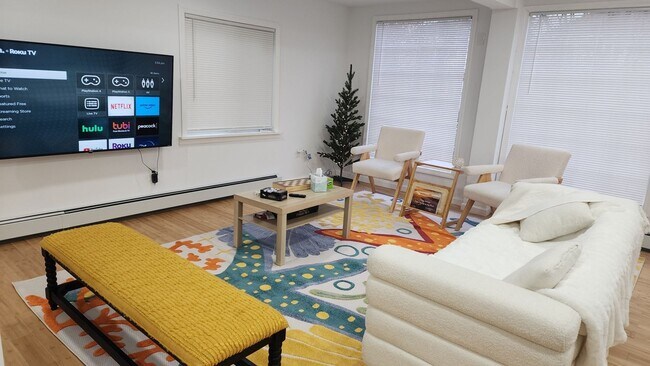 Photo - 150 E Walnut St