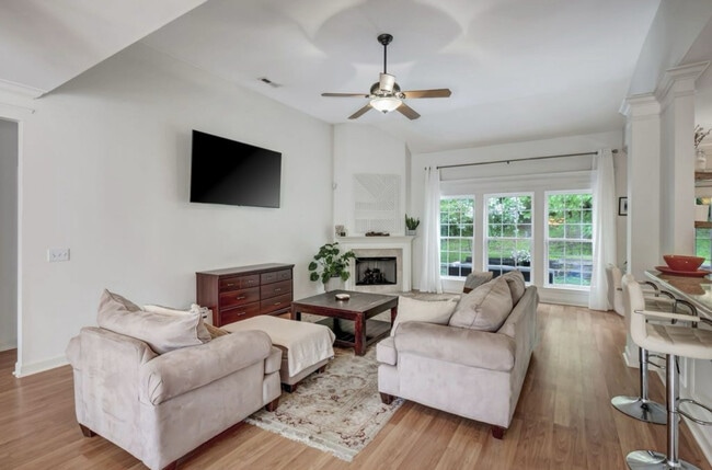 Photo - 6925 Sunnywood Dr