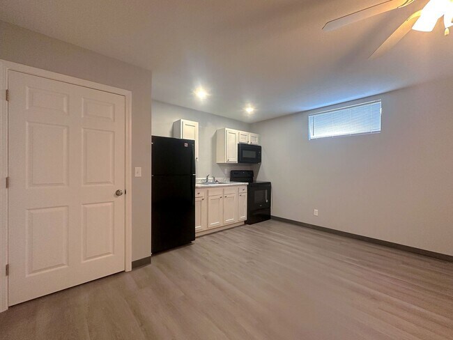 Modern 1-bedroom retreat / Walk to Downtown - Modern 1-bedroom retreat / Walk to Downtown Apartment Unit 6