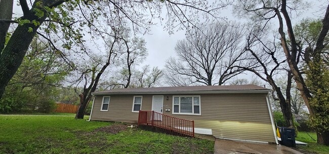 Building Photo - Renovated 4 bedroom with full unfinished basement