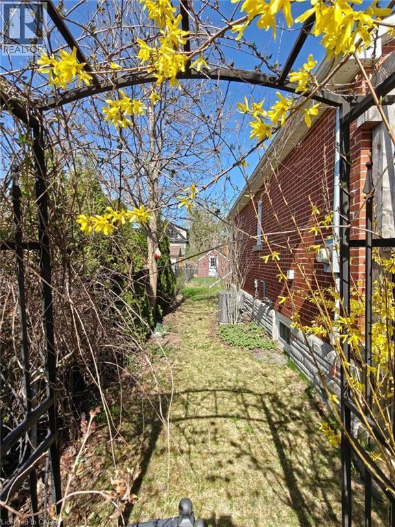 Photo - 18 Dunbar Rd S