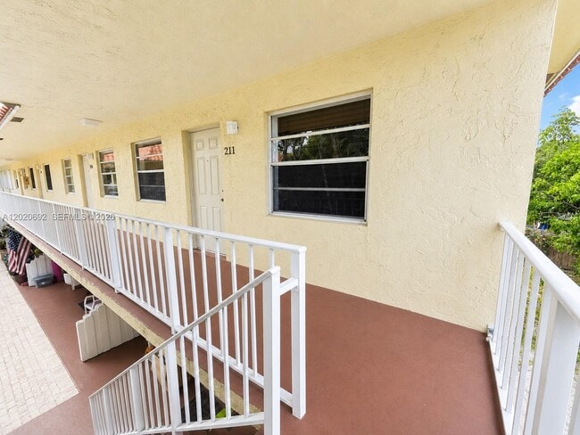 Photo - 1125 NE 16th Pl Unit 211