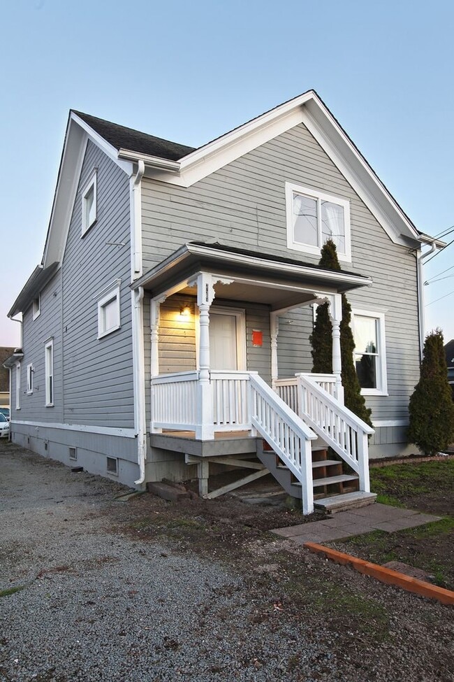 Building Photo - Darling 2 Bedroom Convenient Stanwood Home Move in Ready!