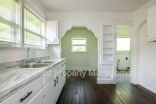 Photo - 4929 Avenue R