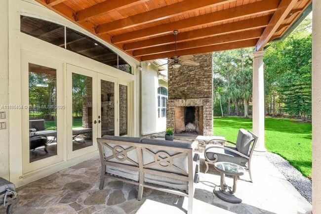 Photo - 8948 Pinebrook Ct