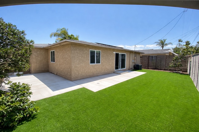 Building Photo - 4930 64th St Unit 4928-4930 64th St