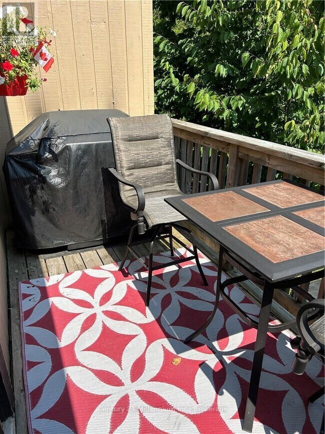 Photo - 185 Escarpment Crescent