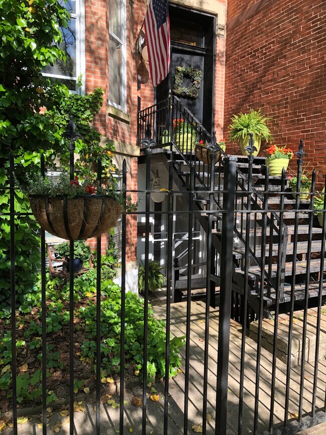Photo - 1854 N Sedgwick St Unidad Garden Rental