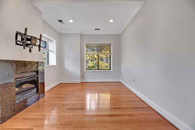 Photo - 1437 Spring Rd NW Townhome