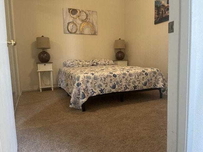 Photo - 7811 Oak Point